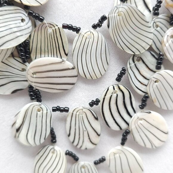 Layered Black Beaded Necklace With White & Black Shell Disc Chain 17" - Picture 3 of 5